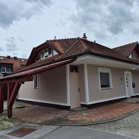 Oddih V Mirnem In Zelenem Okolju Apartment Skofljica Bagian luar foto