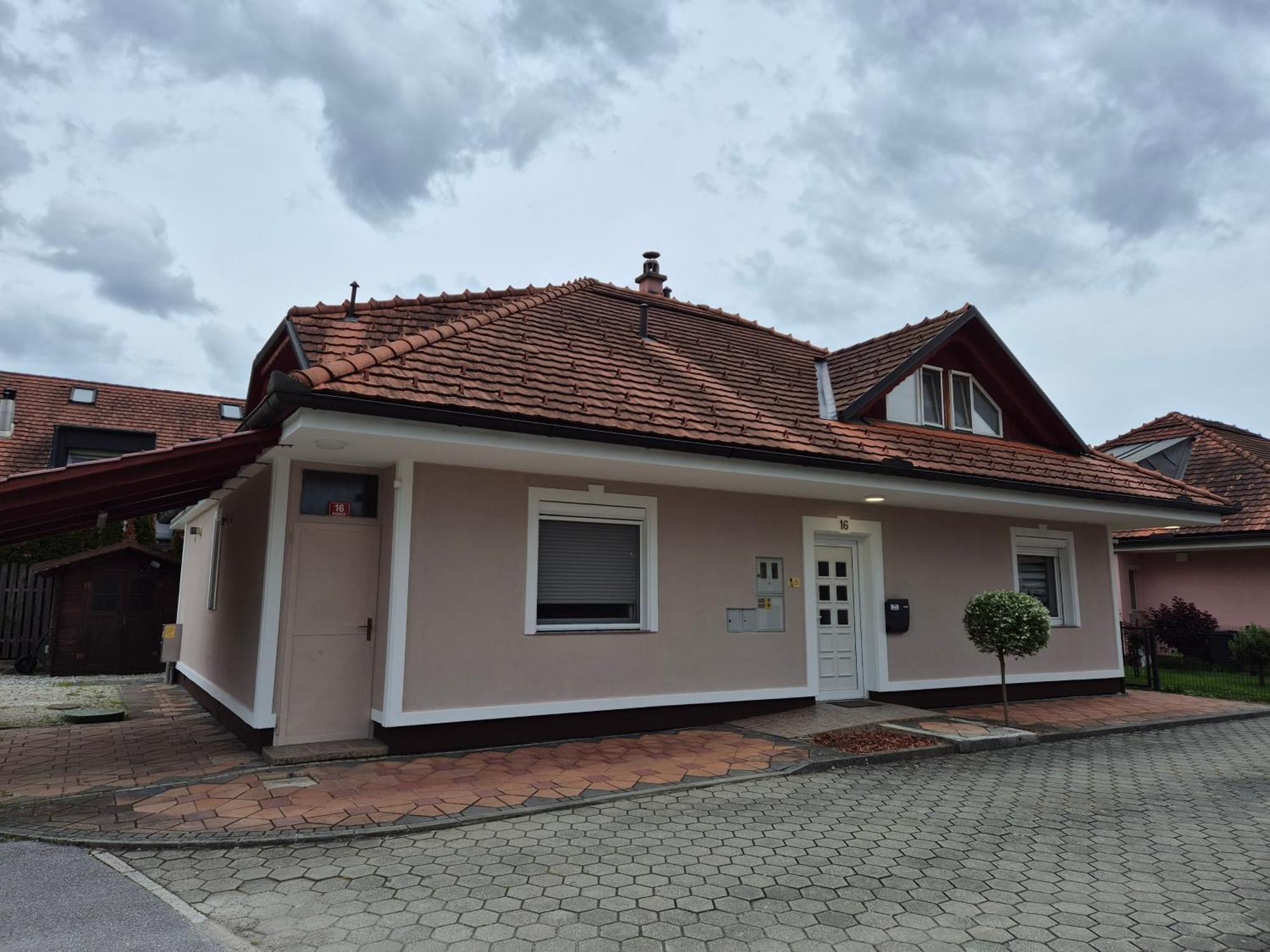 Oddih V Mirnem In Zelenem Okolju Apartment Skofljica Bagian luar foto